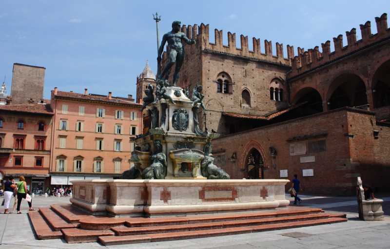 Bologna, Maggiore Meydanı ve Neptün Çeşmesi