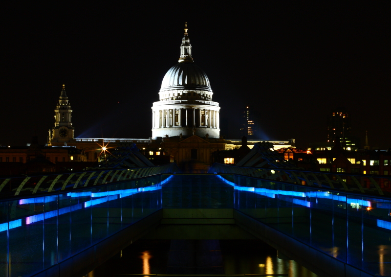 Londra Millenium Köprüsü