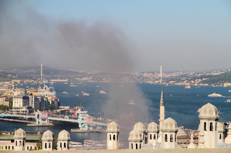 Süleymaniye Camii avlusundan Boğaziçi manzarası - Eminönü