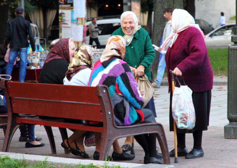 Lvivli teyzelerin park sohbeti