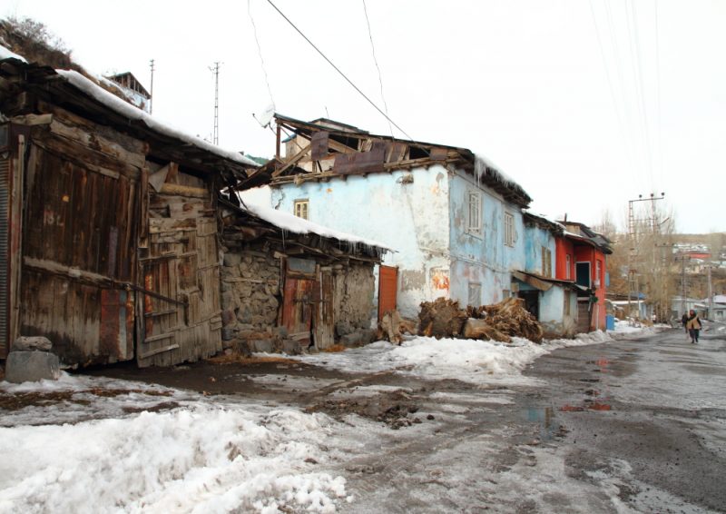 eski Kars mahallesinin çoğu terkedilmiş boş sokakları