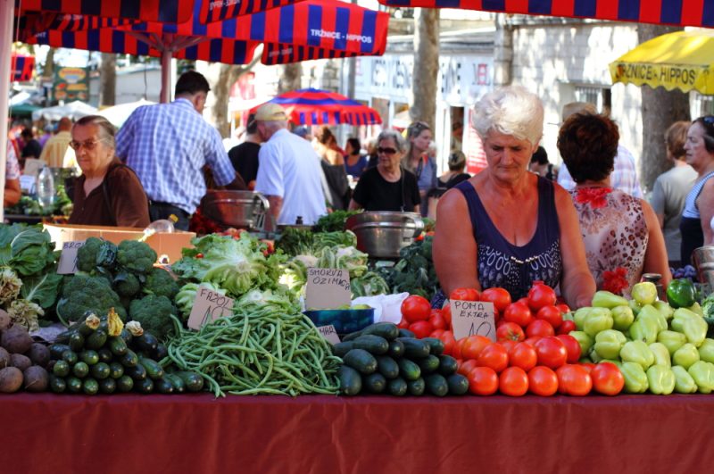 Split pazar yeri: domates ve fasülye etiketleri dikkatinizi çekti mi?