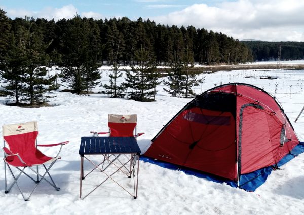 Eksi derecelerde, 30 cm kar üzerinde çadır kurduk
