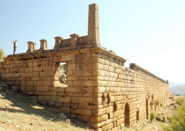 Alinda Antik Kenti - Stoa yapısı