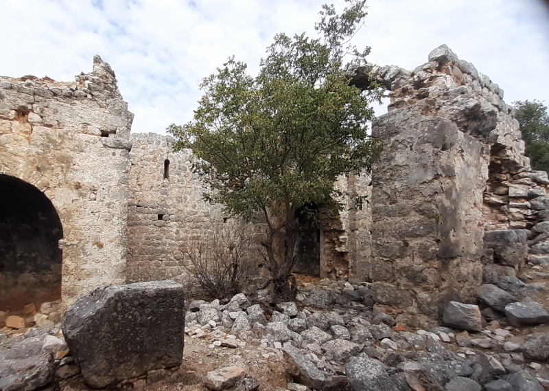 Apollonia Antik Kenti - Üç nefli kilise